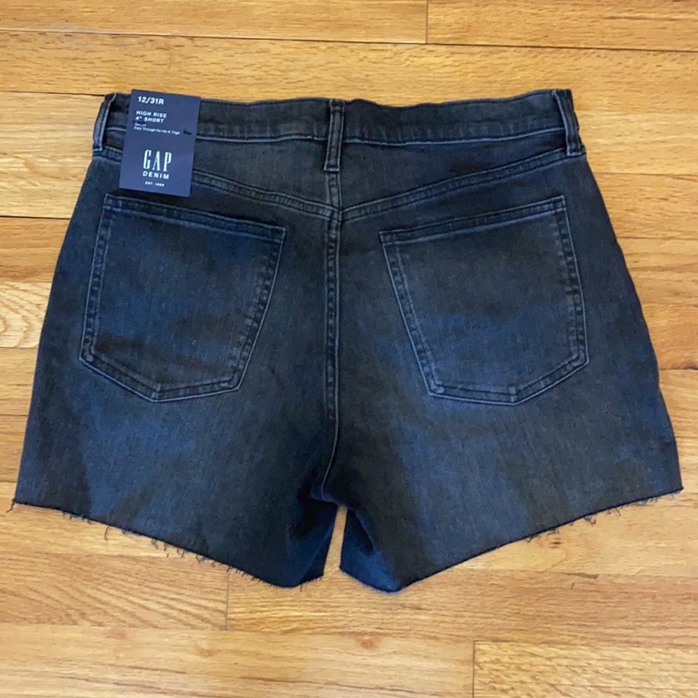 GAP High Rise Shorts - Picture 2 of 3